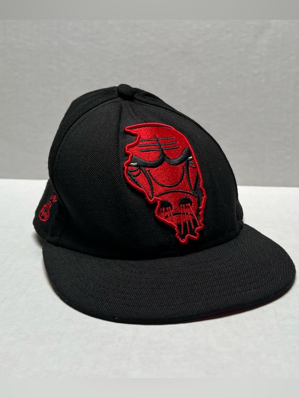 New Era Black Snapback Hat with Red Embroidered Chicago Bulls Logo